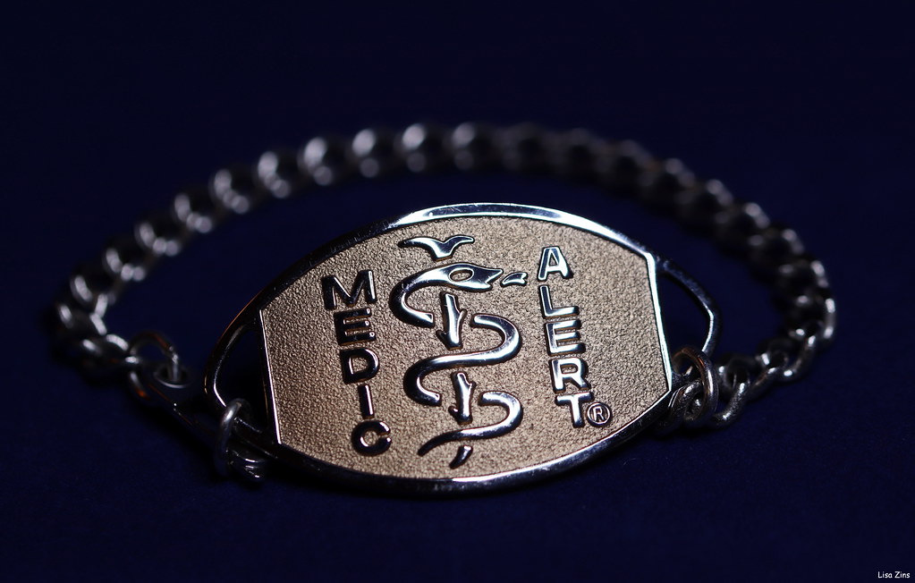 Bracelet en or porte au poignet