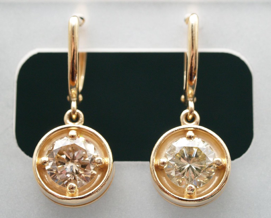 Piercings d'oreille de créateur en or et diamants composés en curated ear