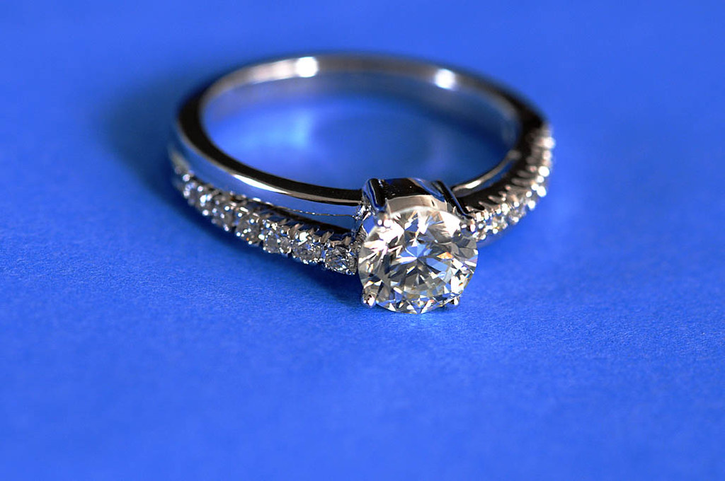 Bague en haute joaillerie avec saphir et diamants